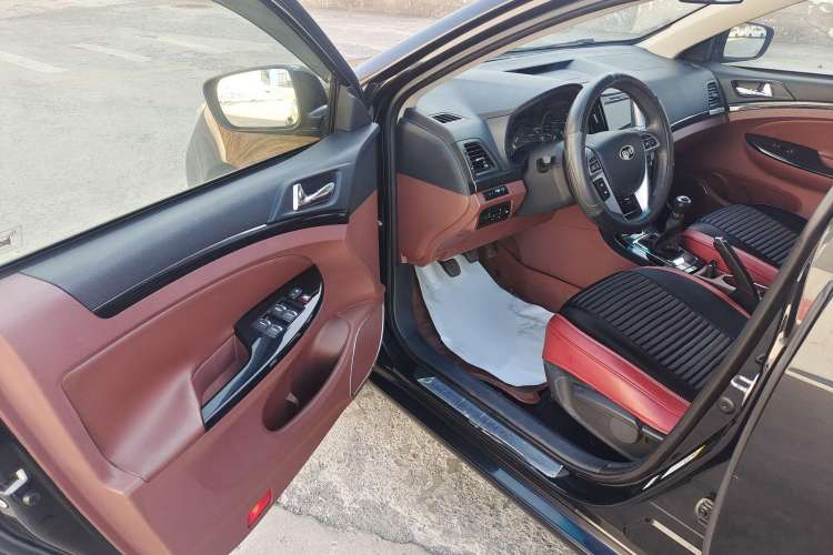 Used BYD Surui 2015 1.5L Manual Luxury Model Interior 4