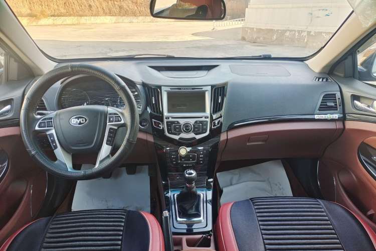 Used BYD Surui 2015 1.5L Manual Luxury Model Interior 5
