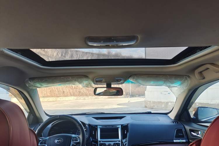 Used BYD Surui 2015 1.5L Manual Luxury Model Interior 6