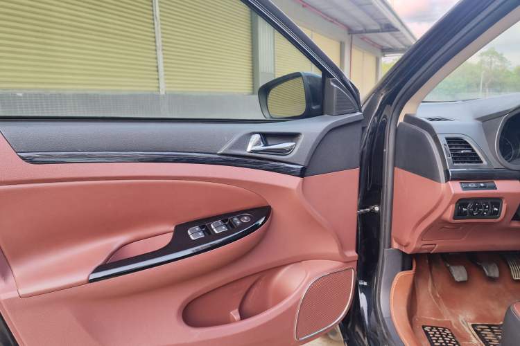 Used BYD Surui 2015 Revised Version 1.5L Manual Luxury Edition Interior 7