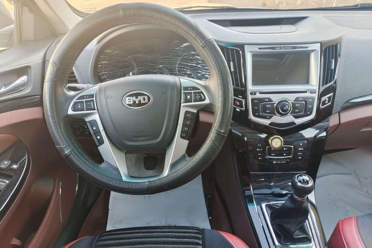 Used BYD Surui 2015 1.5L Manual Luxury Model Interior 7