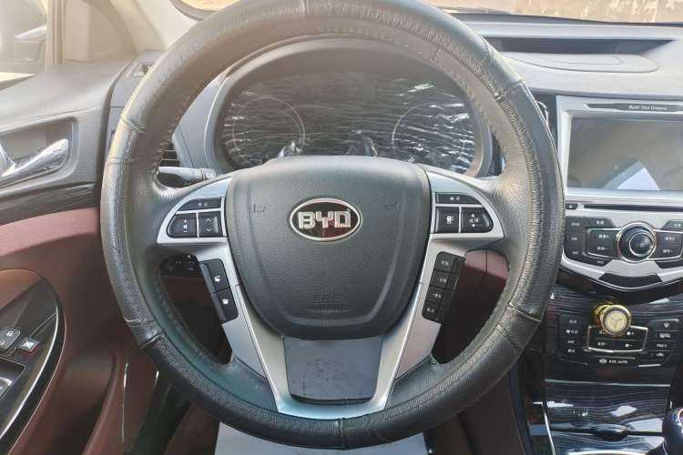 Used BYD Surui 2015 1.5L Manual Luxury Model Interior 8