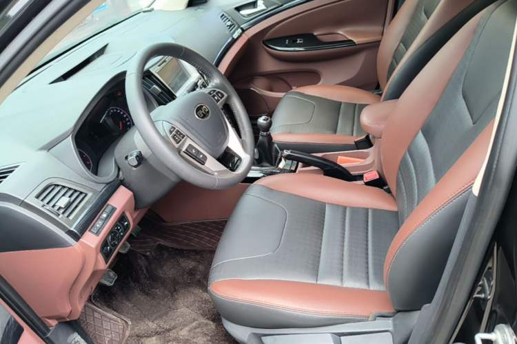 Used BYD Surui 2015 Revised Version 1.5L Manual Luxury Edition Left Front Seat