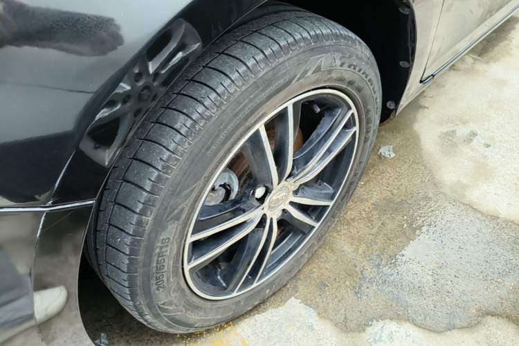 Used BYD Surui 2015 Revised Version 1.5L Manual Luxury Edition Left Front Wheel Hub