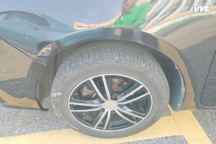 Used BYD Surui 2015 Revised Version 1.5L Manual Luxury Edition Left Front Wheel Hub