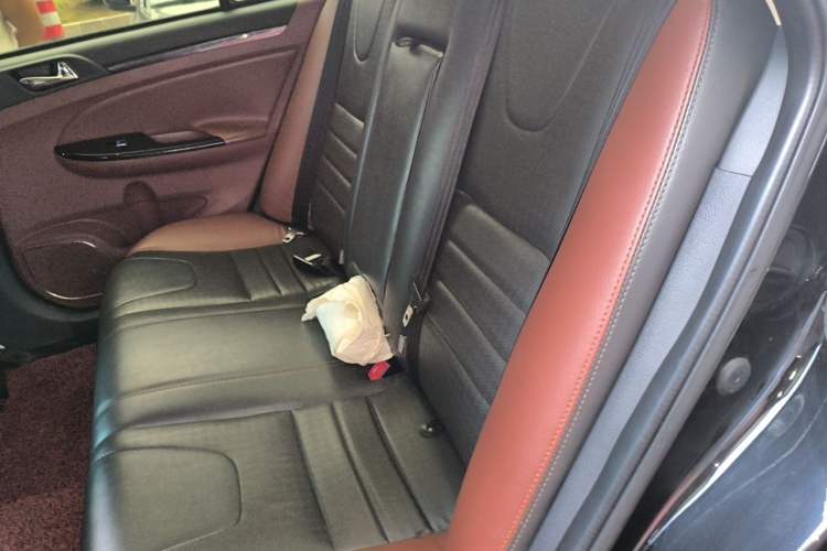 Used BYD Surui 2015 Revised Version 1.5L Manual Luxury Edition Left Rear Seat
