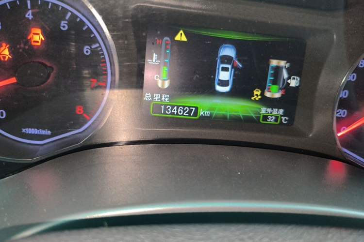 Used BYD Surui 2015 Revised Version 1.5L Manual Luxury Edition Odometer Close Up