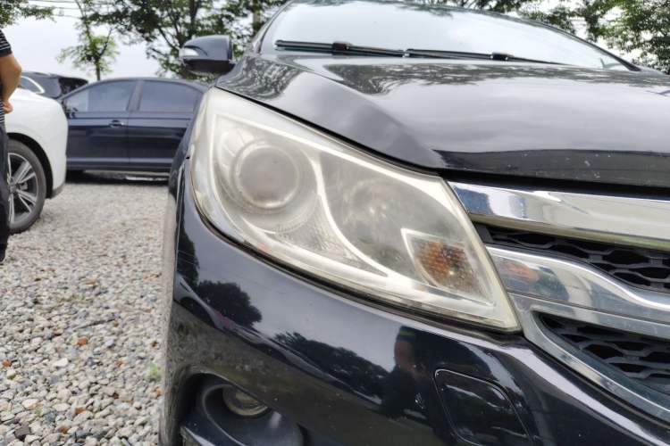 Used BYD Surui 2015 Revised Version 1.5L Manual Luxury Edition Right Front Headlight