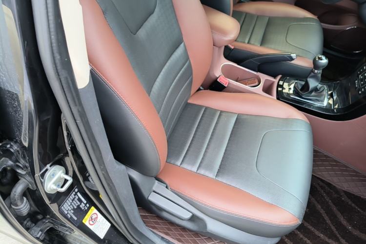Used BYD Surui 2015 Revised Version 1.5L Manual Luxury Edition Right Front Seat