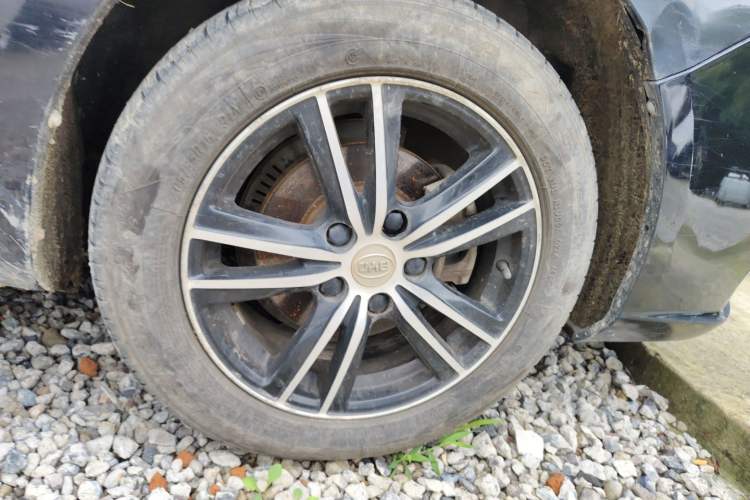 Used BYD Surui 2015 Revised Version 1.5L Manual Luxury Edition Right Front Wheel Hub