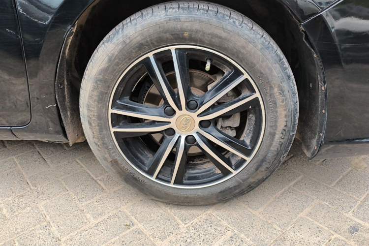 Used BYD Surui 2015 Revised Version 1.5L Manual Luxury Edition Right Front Wheel Hub