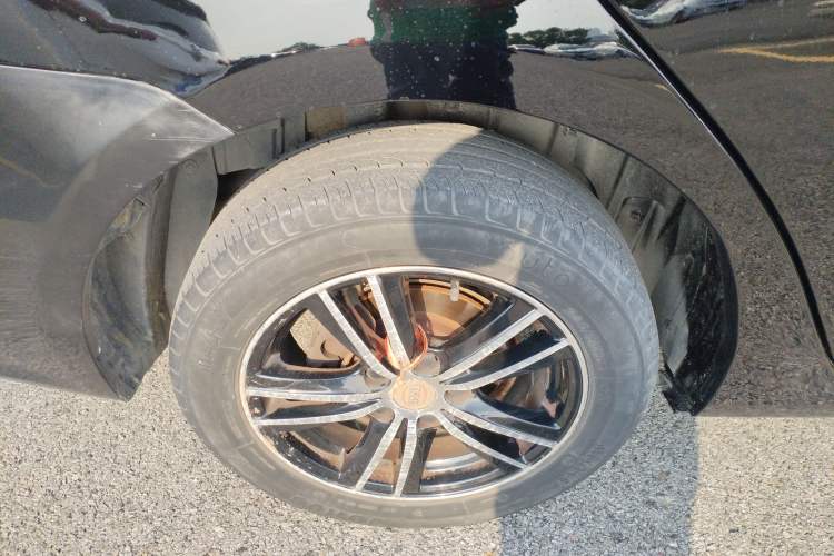 Used BYD Surui 2015 Revised Version 1.5L Manual Luxury Edition Right Rear Wheel Hub