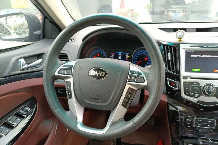 Used BYD Surui 2015 Revised Version 1.5L Manual Luxury Edition Steering Wheel