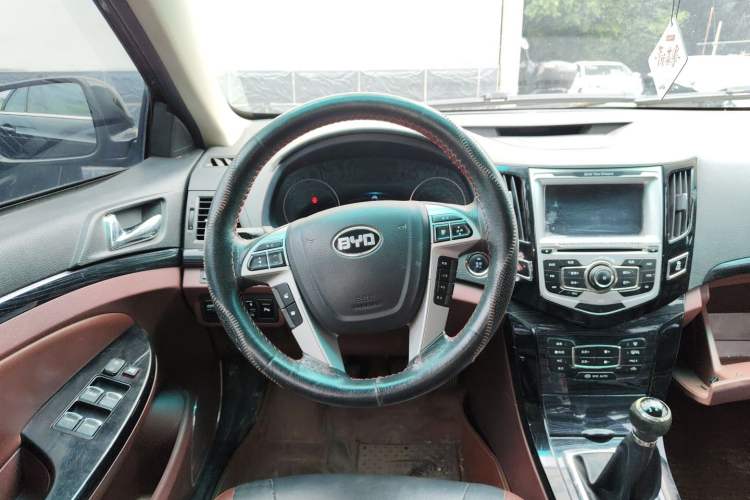 Used BYD Surui 2015 Revised Version 1.5L Manual Luxury Edition Steering Wheel