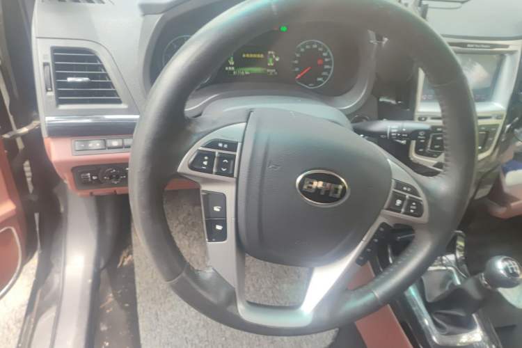 Used BYD Surui 2015 Revised Version 1.5L Automatic Luxury Edition Steering Wheel