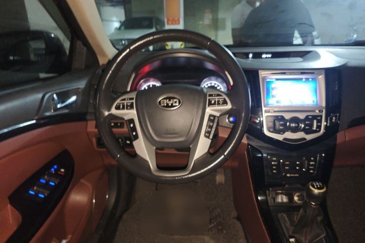 Used BYD Surui 2015 1.5L Manual Luxury Model Steering Wheel