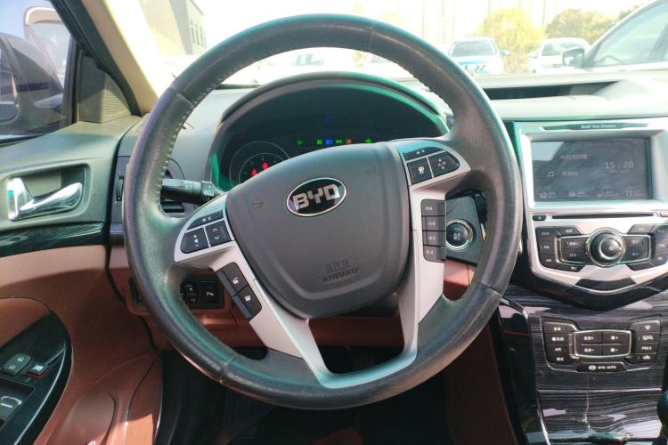 Used BYD Surui 2015 Revised Version 1.5L Manual Luxury Edition Steering Wheel