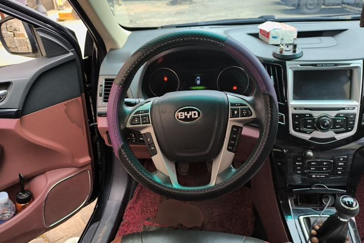 Used BYD Surui 2015 Revised Version 1.5L Manual Luxury Edition Steering Wheel