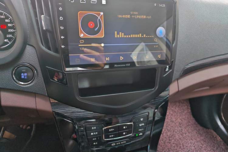 Used BYD Surui 2015 1.5L Manual Luxury Model Audio And AC Panel