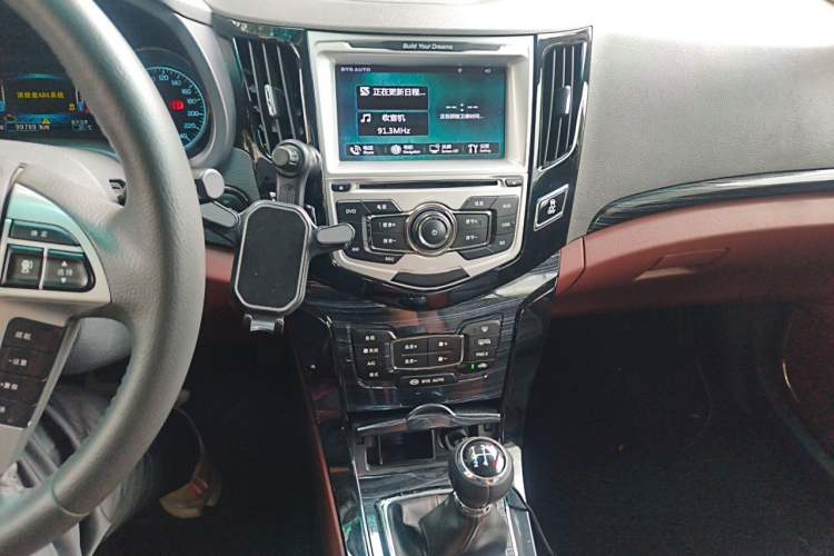 Used BYD Surui 2015 1.5L Manual Luxury Model Audio And AC Panel