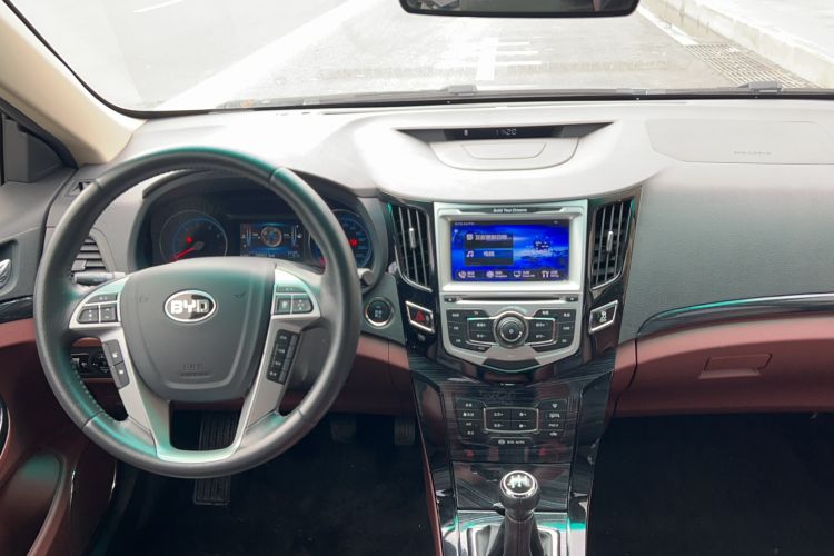 Used BYD Surui 2015 1.5L Manual Luxury Model Center Console