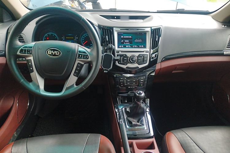 Used BYD Surui 2015 1.5L Manual Luxury Model Center Console