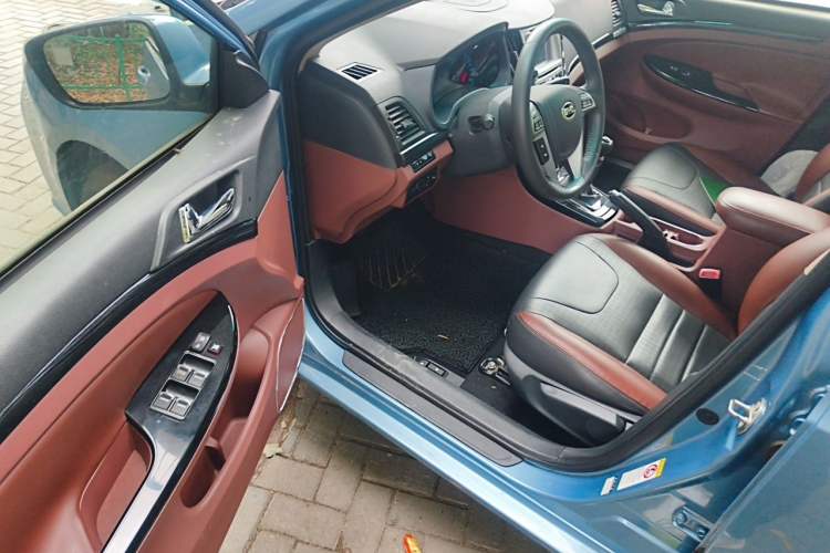 Used BYD Surui 2015 1.5L Manual Luxury Model Driver Seat
