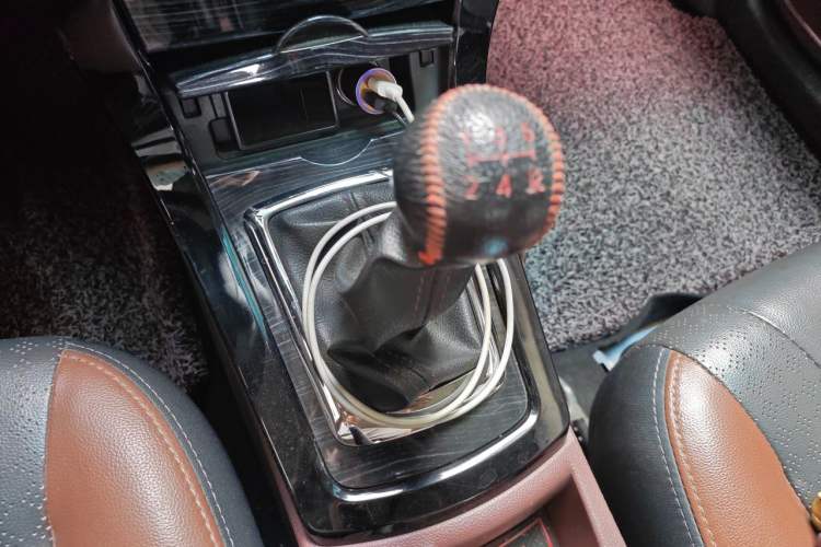 Used BYD Surui 2015 1.5L Manual Luxury Model Gear Lever