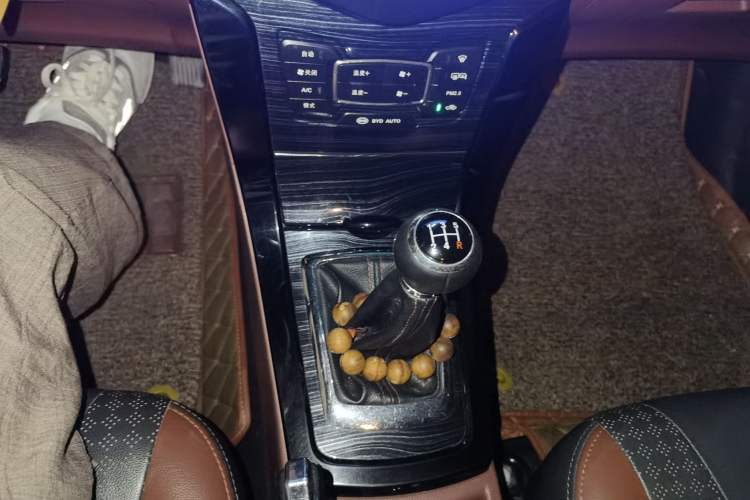 Used BYD Surui 2015 1.5L Manual Luxury Model Gear Lever