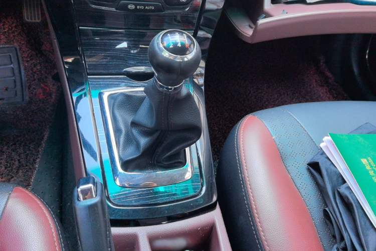 Used BYD Surui 2015 1.5L Manual Luxury Model Gear Lever
