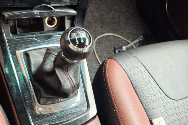 Used BYD Surui 2015 1.5L Manual Luxury Model Gear Lever