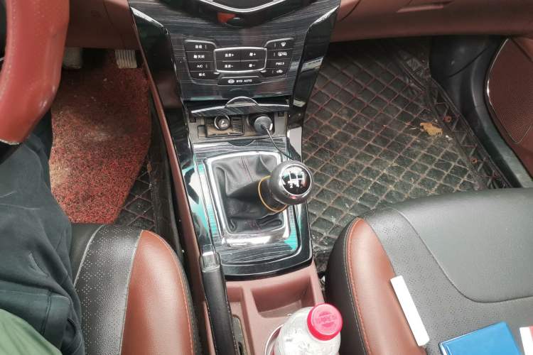 Used BYD Surui 2015 Revised Version 1.5L Manual Luxury Edition Gear Lever