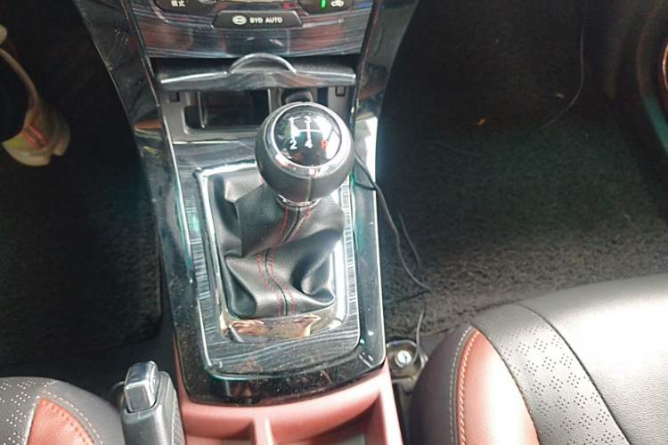 Used BYD Surui 2015 1.5L Manual Luxury Model Gear Lever