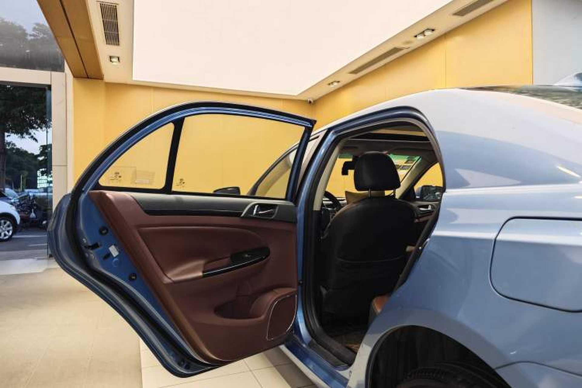 Used BYD Surui 2015 1.5L Automatic Luxury Model Interior 11