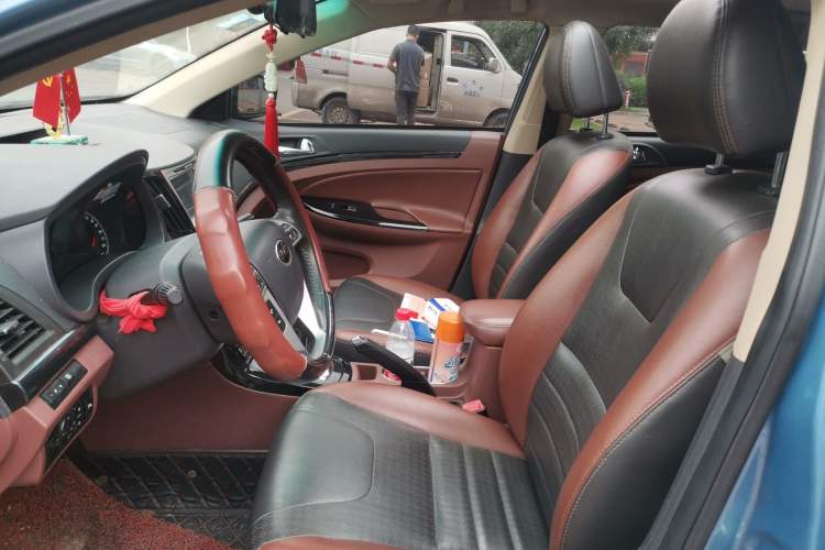 Used BYD Surui 2015 Revised Version 1.5L Manual Luxury Edition Left Front Seat