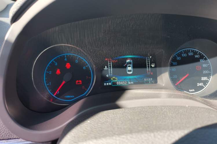 Used BYD Surui 2015 Revised Version 1.5L Manual Luxury Edition Odometer Close Up
