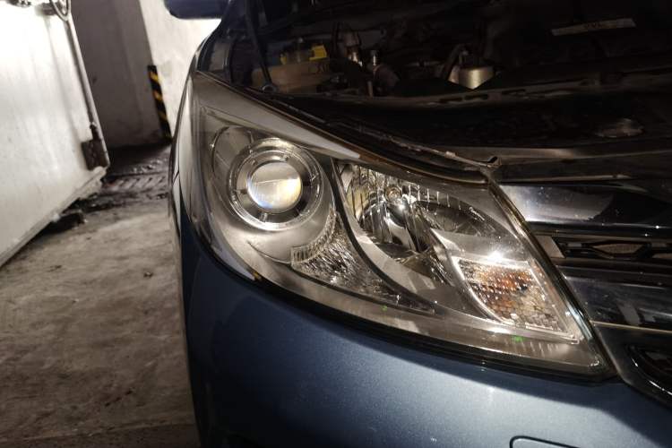 Used BYD Surui 2015 1.5L Manual Luxury Model Right Front Headlight
