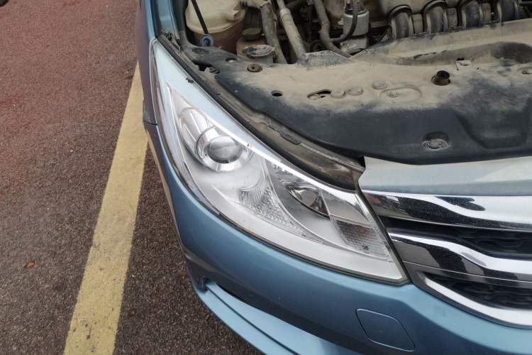Used BYD Surui 2015 Revised Version 1.5L Manual Luxury Edition Right Front Headlight