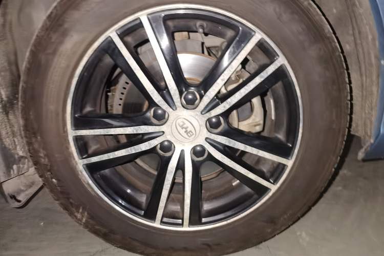 Used BYD Surui 2015 1.5L Manual Luxury Model Right Front Wheel Hub