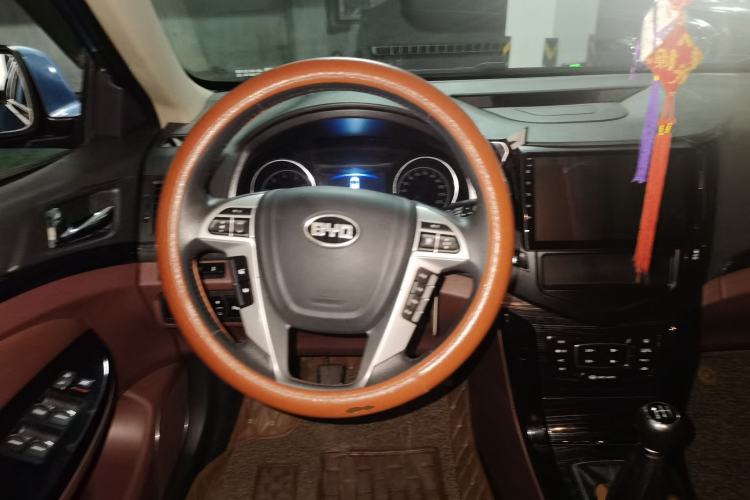 Used BYD Surui 2015 1.5L Manual Luxury Model Steering Wheel