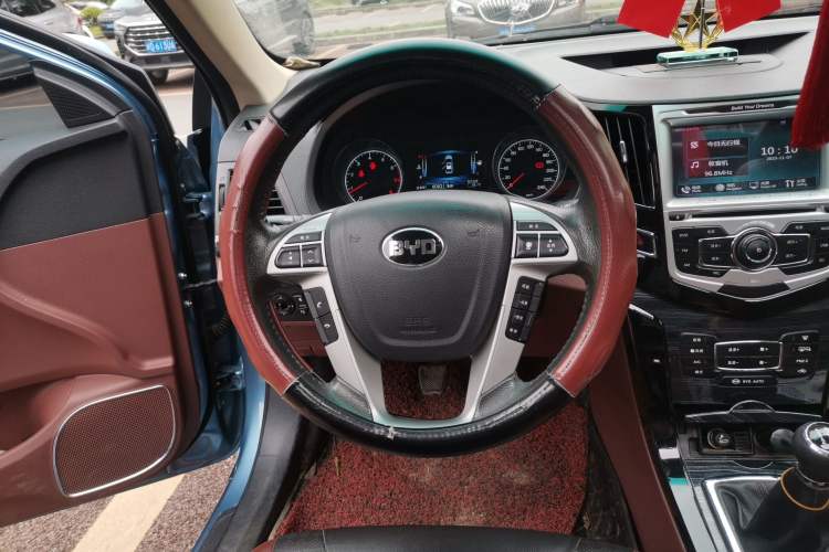 Used BYD Surui 2015 Revised Version 1.5L Manual Luxury Edition Steering Wheel
