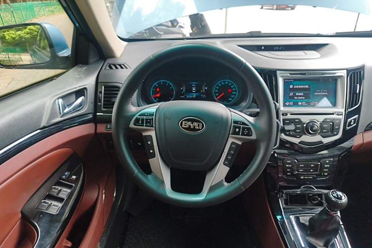 Used BYD Surui 2015 1.5L Manual Luxury Model Steering Wheel