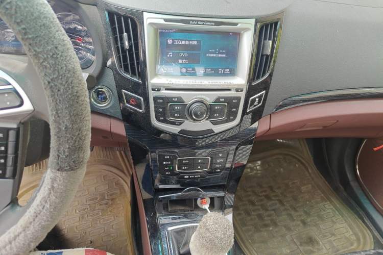 Used BYD Surui 2015 Revised Version 1.5L Manual Luxury Edition Audio And AC Panel
