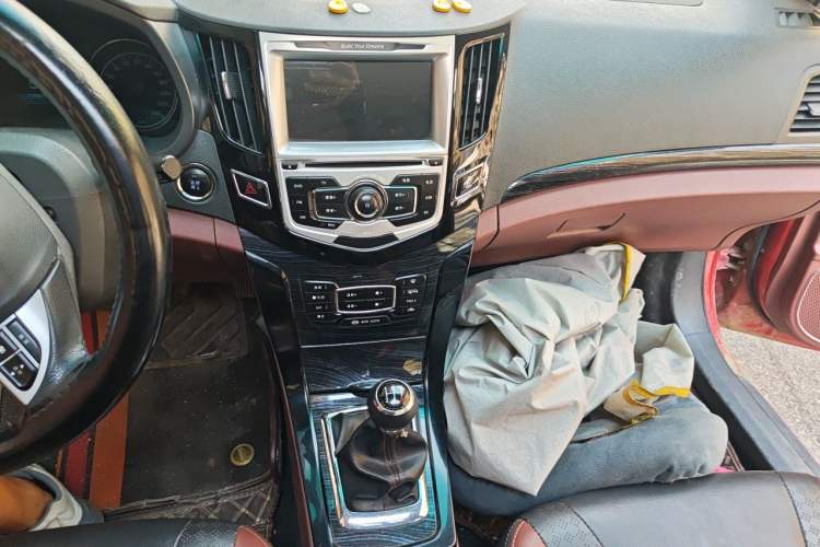 Used BYD Surui 2015 1.5L Manual Luxury Model Audio And AC Panel
