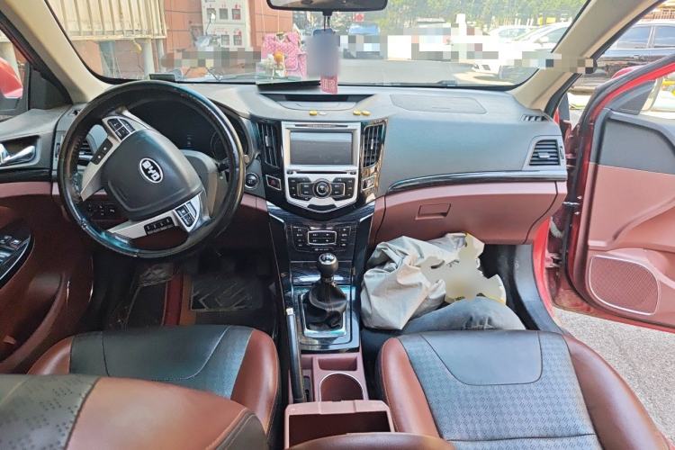 Used BYD Surui 2015 1.5L Manual Luxury Model Center Console