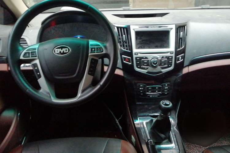 Used BYD Surui 2015 1.5L Manual Luxury Model Center Console