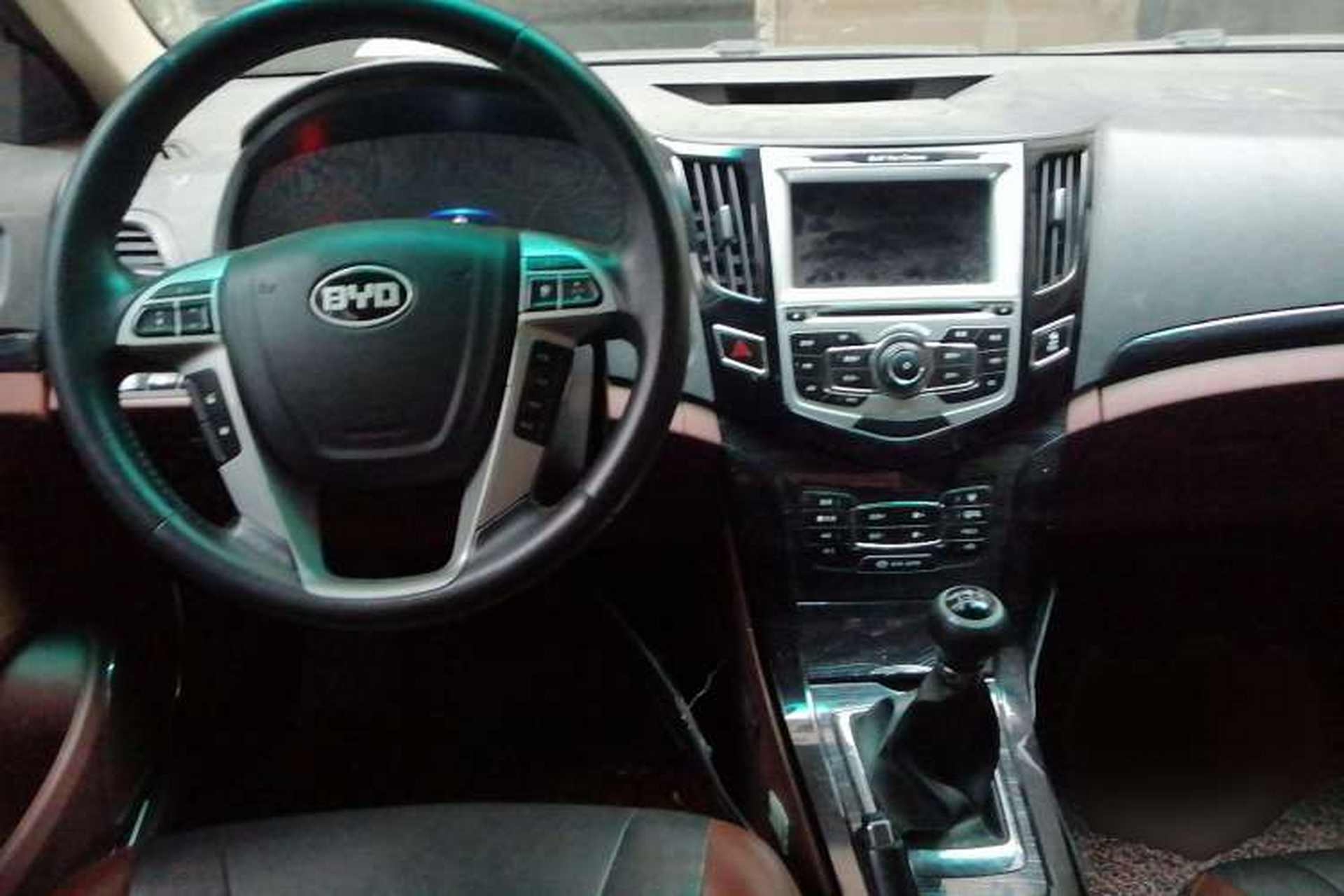 Used BYD Surui 2015 1.5L Manual Luxury Model Center Console