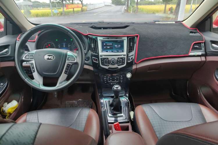 Used BYD Surui 2015 1.5L Manual Luxury Model Center Console
