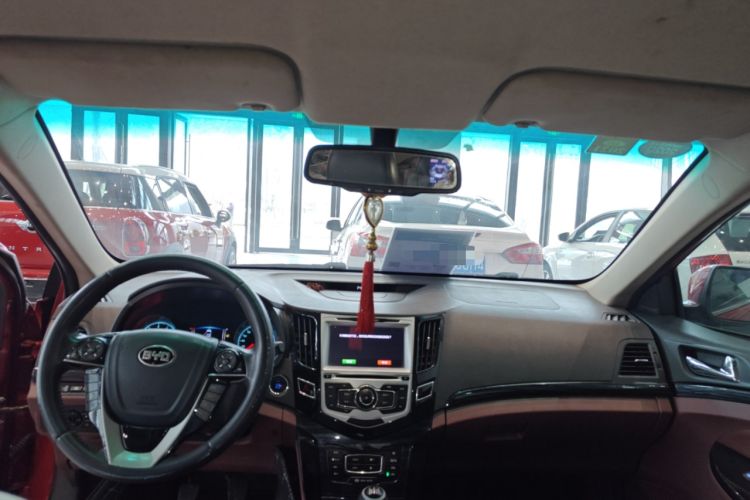 Used BYD Surui 2015 1.5L Manual Comfort Model Center Console