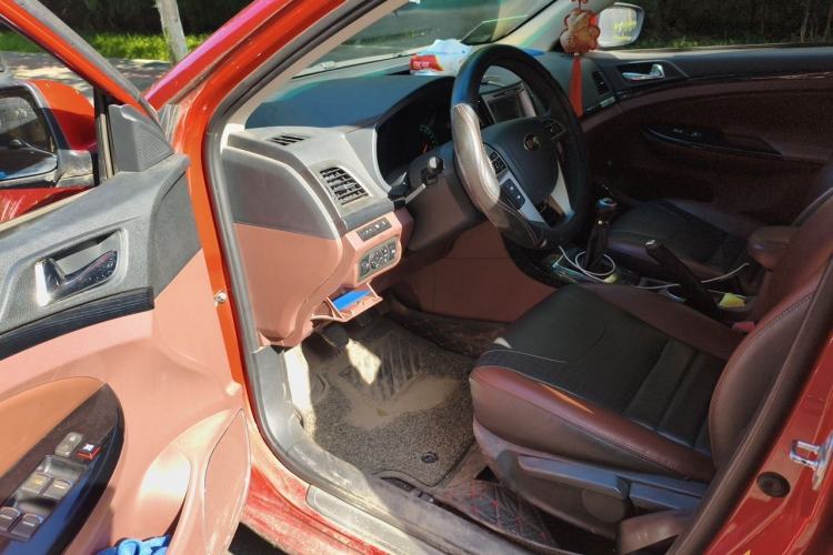 Used BYD Surui 2015 Revised Version 1.5L Manual Luxury Edition Driver Seat